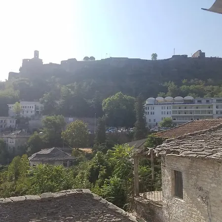 Lori's Traditional House Pensión *