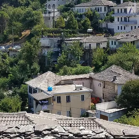 Lori's Traditional House Maison d'hôtes *