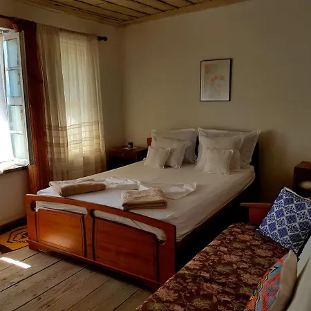 Lori's Traditional House Guest house