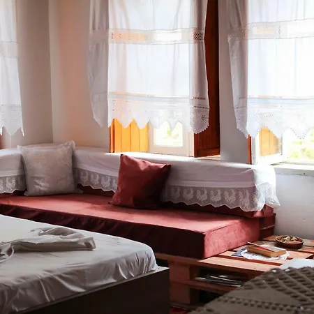 Maison d'hôtes Lori's Traditional House *