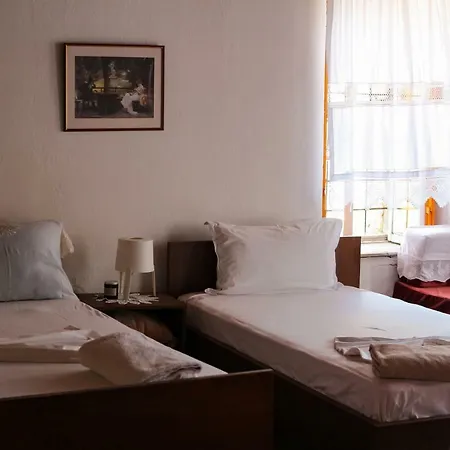 Maison d'hôtes Lori's Traditional House *