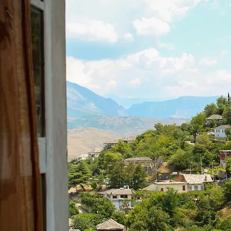 Lori's Traditional House *