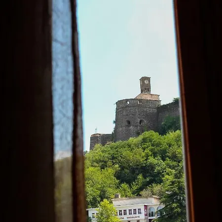 Lori's Traditional House *