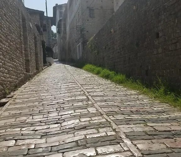 ゲストハウス Lori's Traditional House ジロカストラ